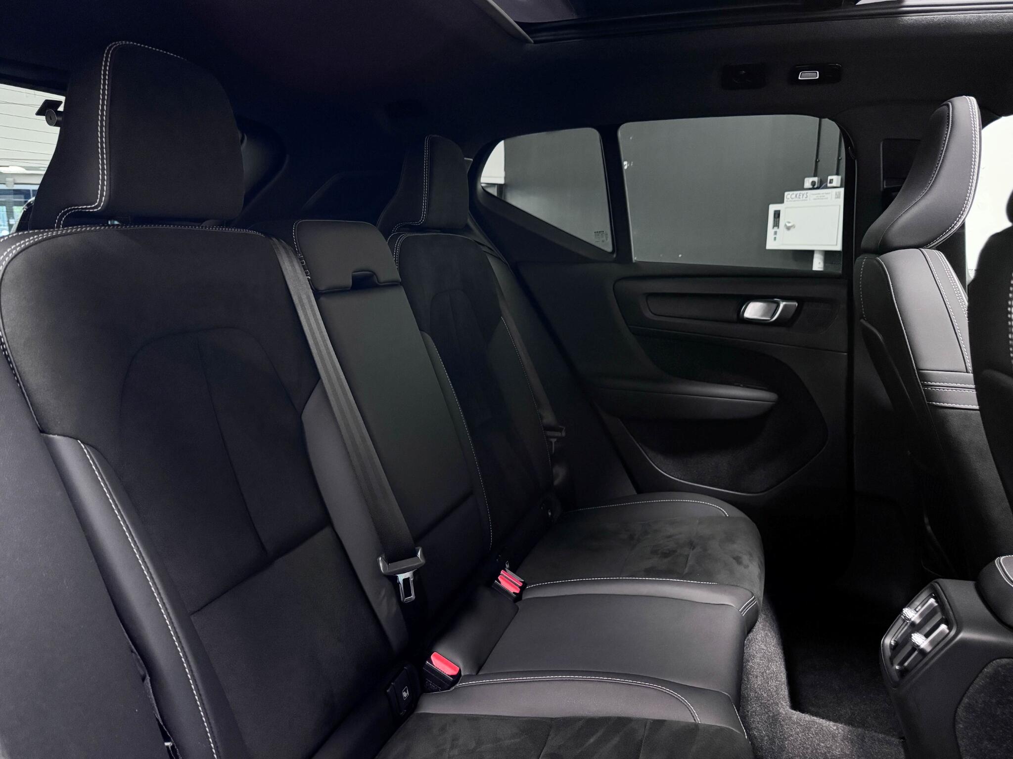 Volvo XC40 view 29