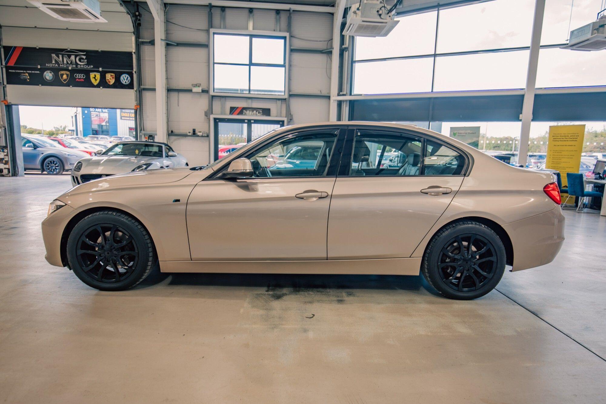 BMW 3 Series view 24