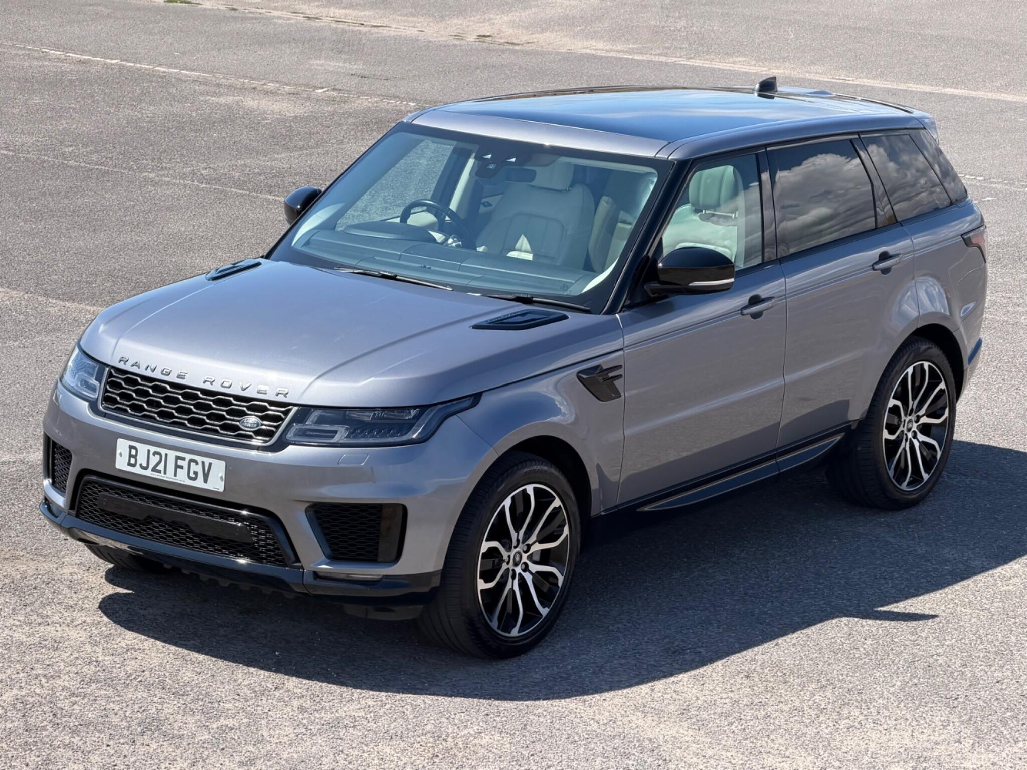 Land Rover Range Rover Sport view 3