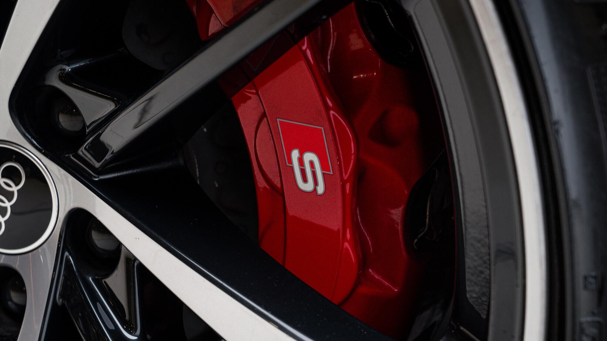 Audi SQ7 view 10