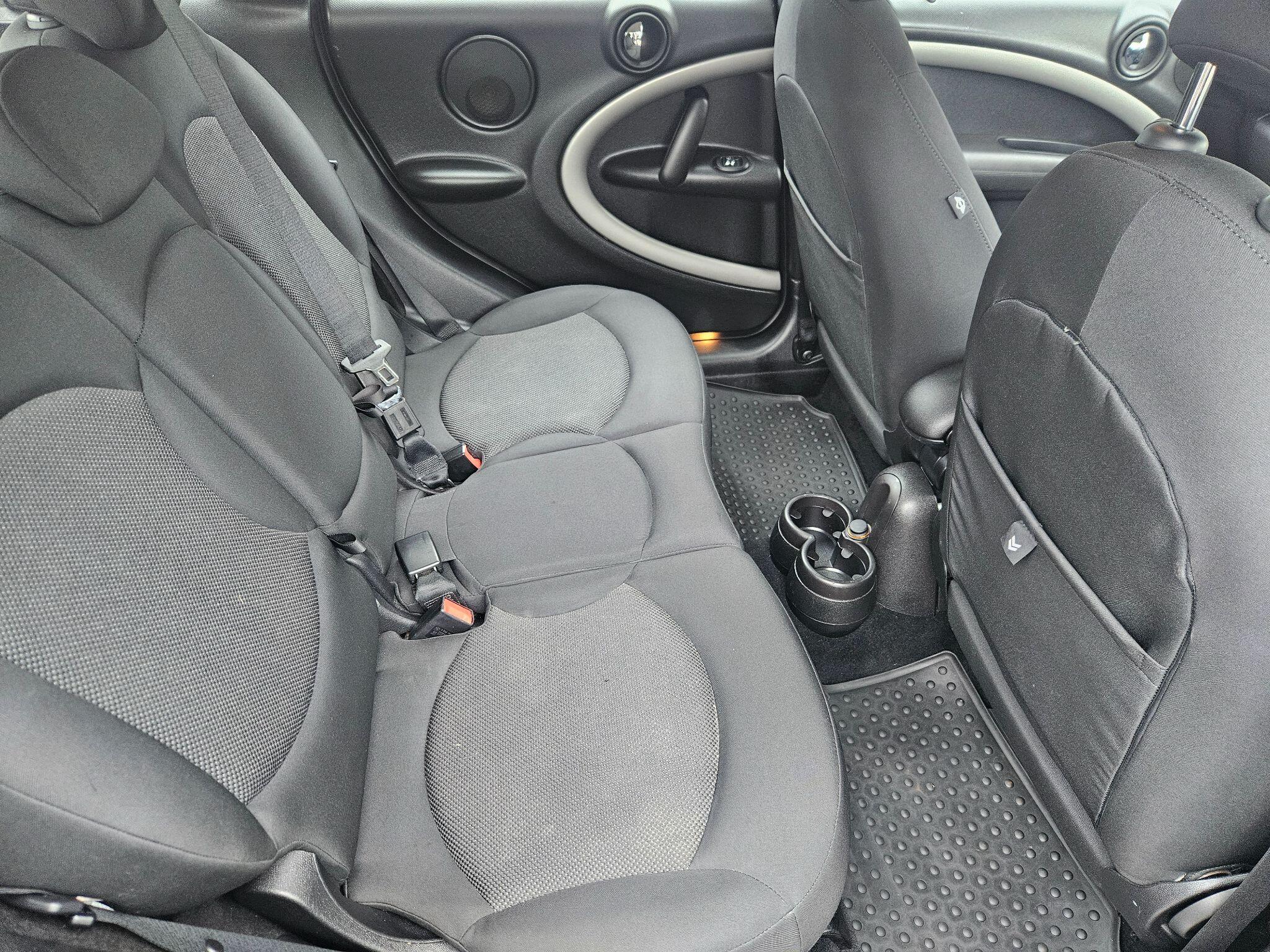 2016 MINI Countryman image 36