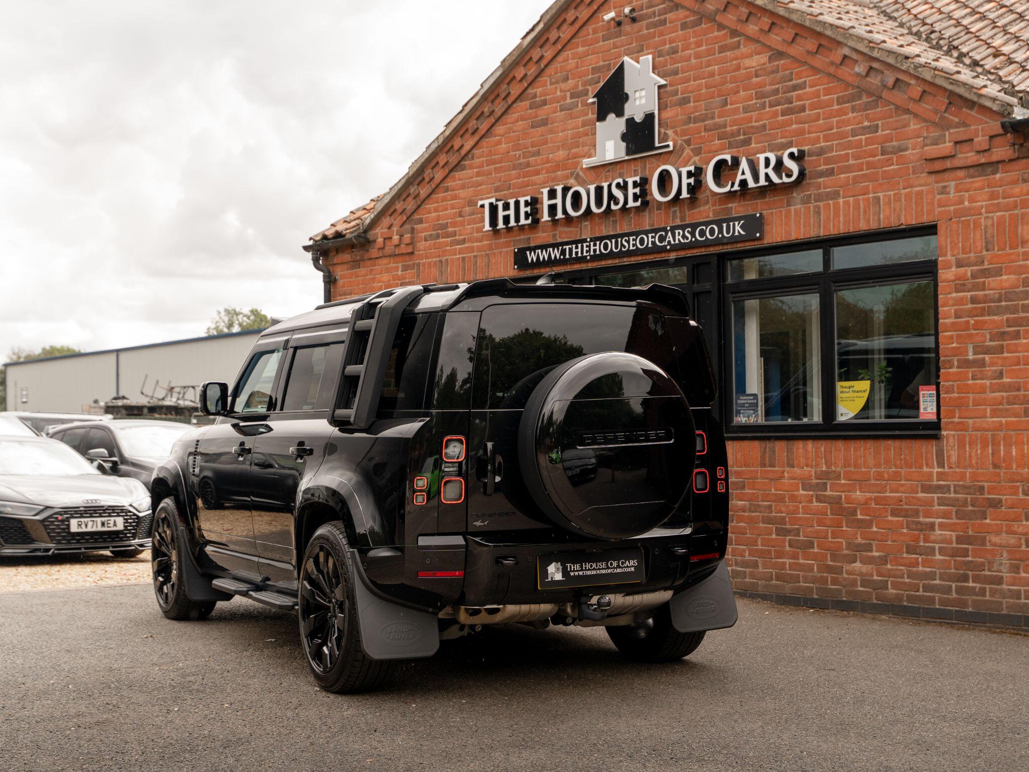 Land Rover Defender 110 view 12