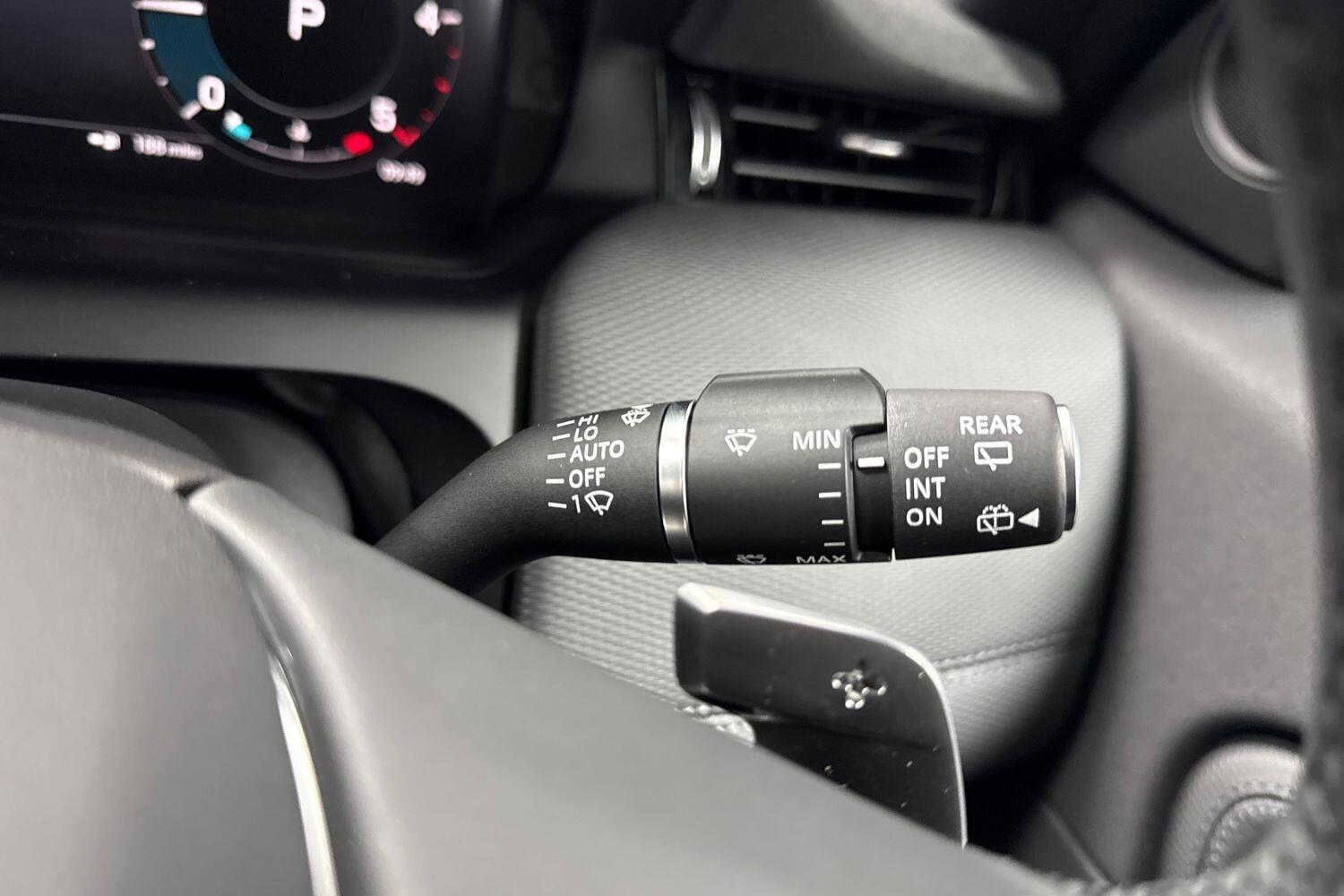 Land Rover Discovery Sport view 27