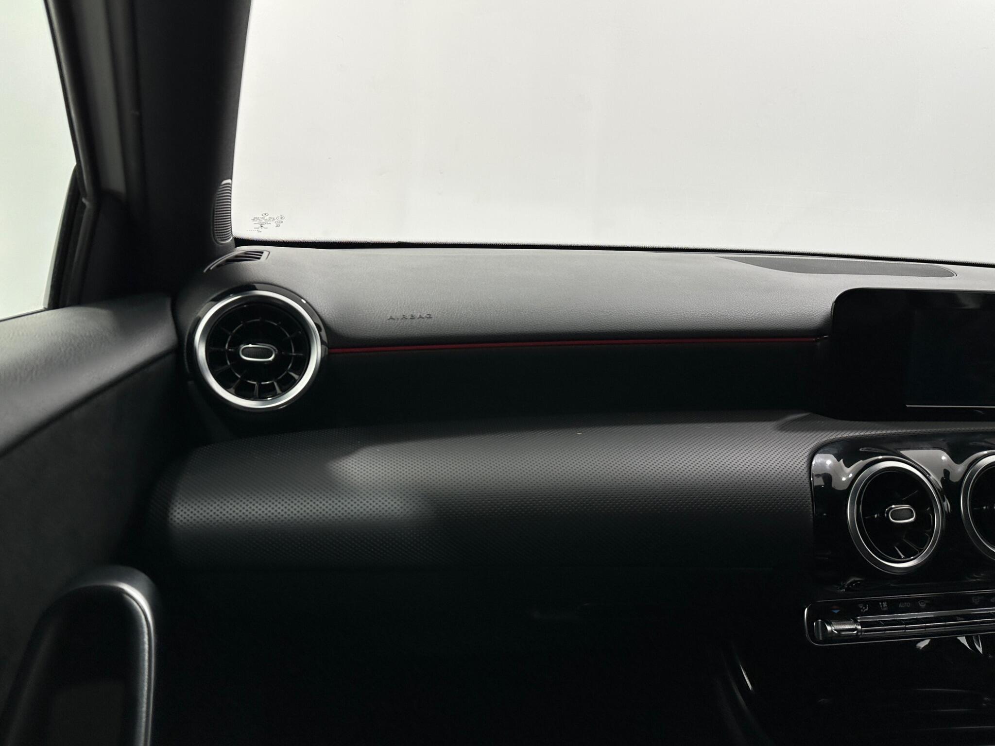 Mercedes-Benz A-Class view 29