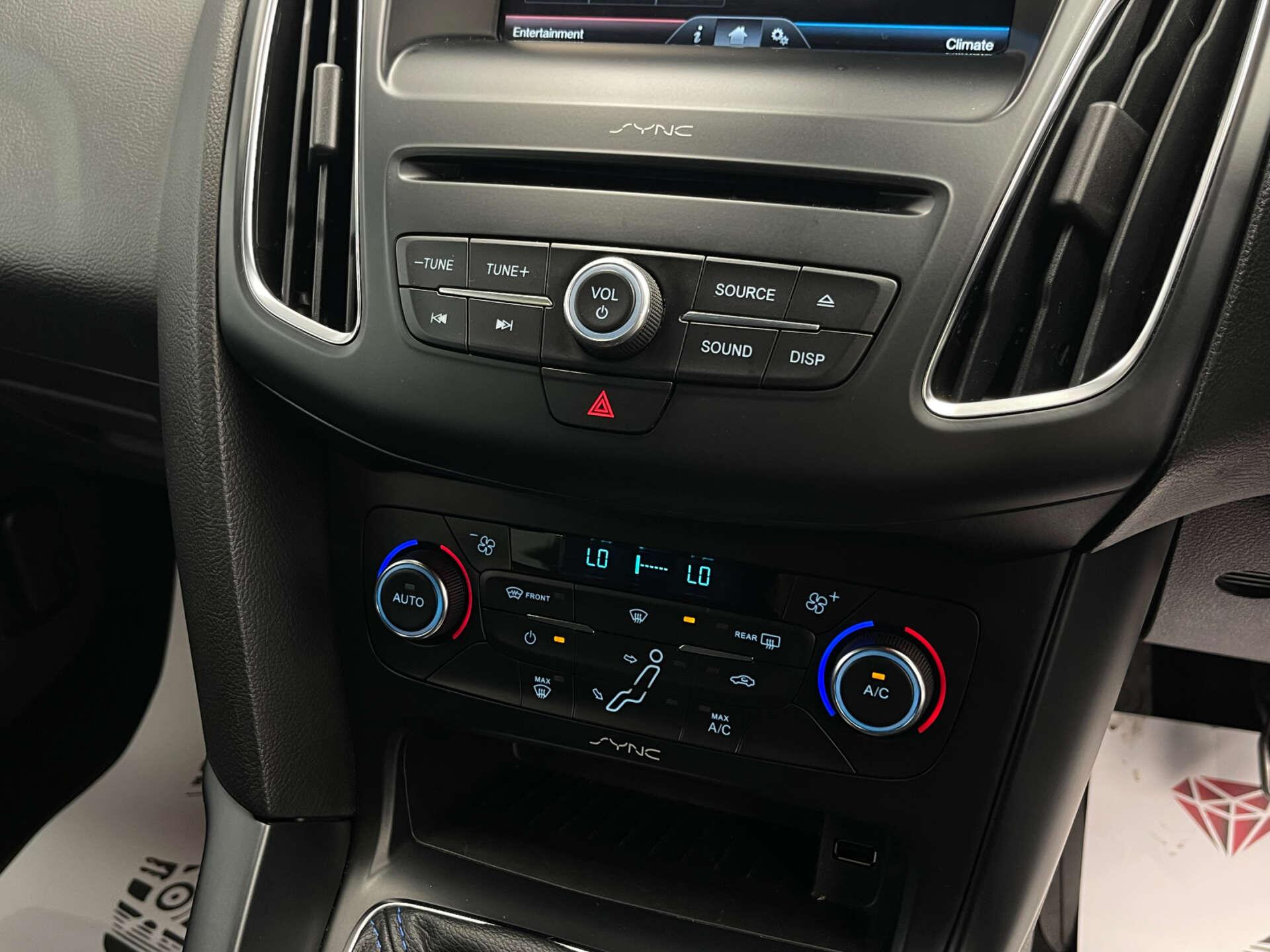 Ford Focus view 24