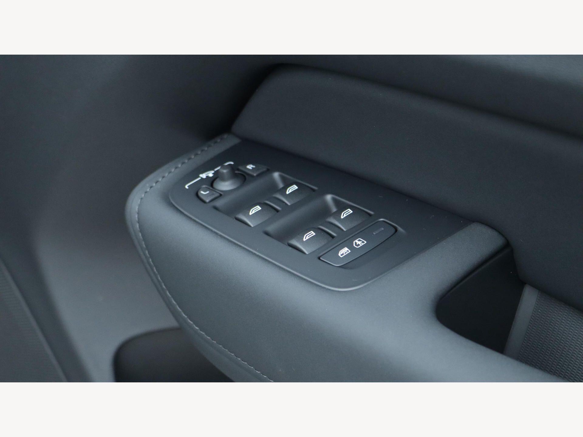Volvo XC60 view 25