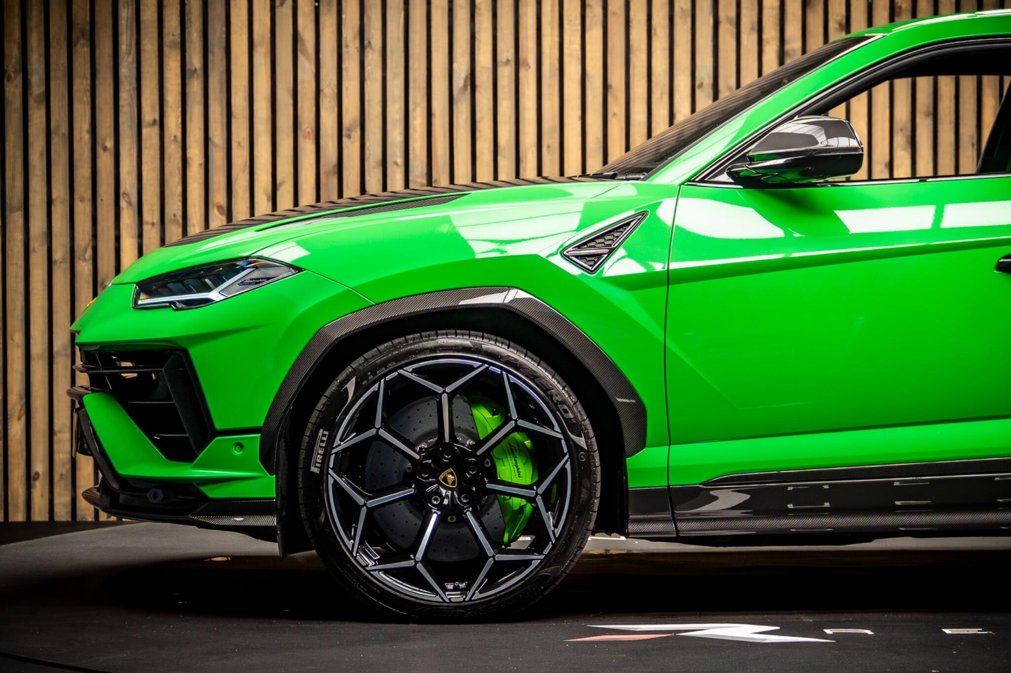 Lamborghini Urus view 9