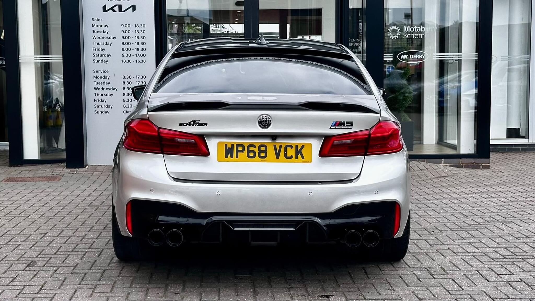 BMW M5 view 24