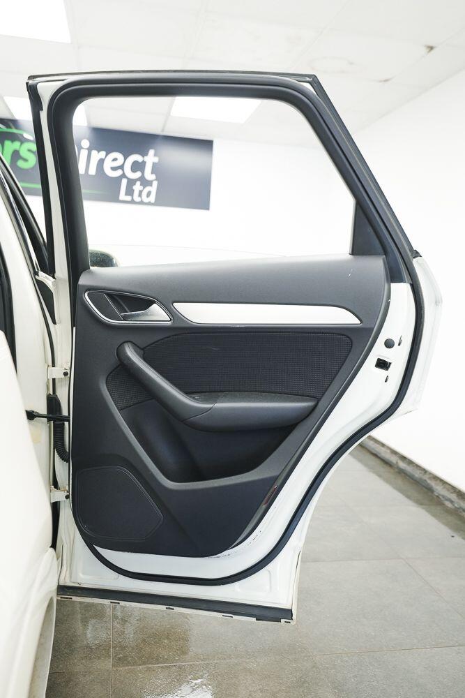 Audi Q3 view 17