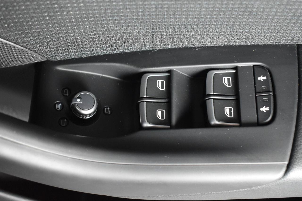 Audi Q3 view 20