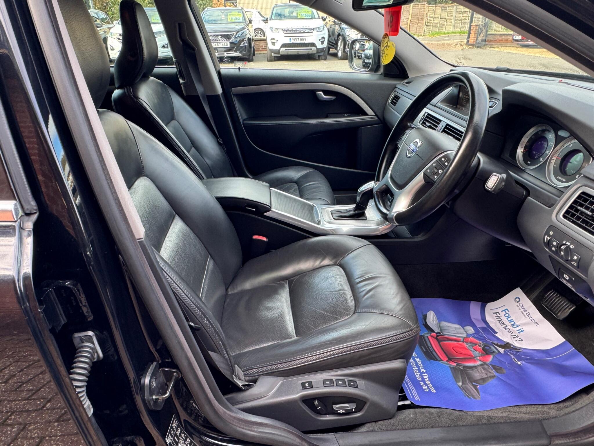 Volvo XC70 view 11