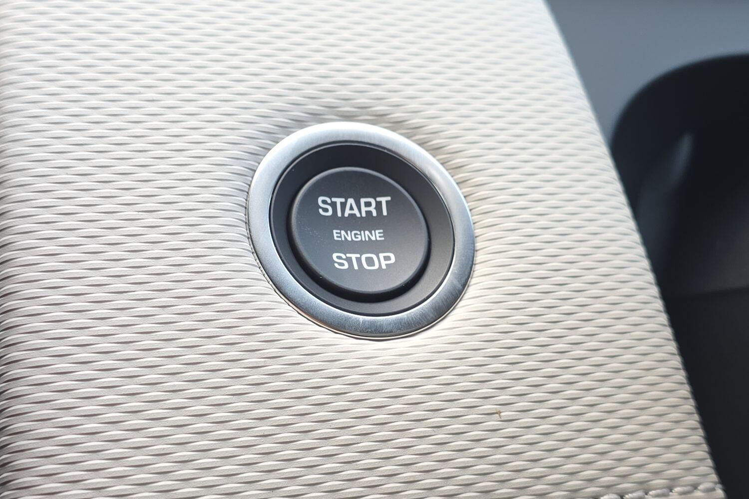 Land Rover Discovery Sport view 33