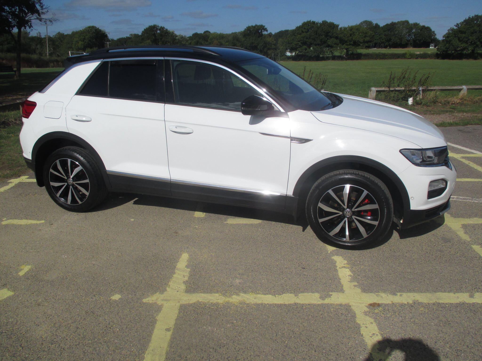 Volkswagen T-Roc view 8