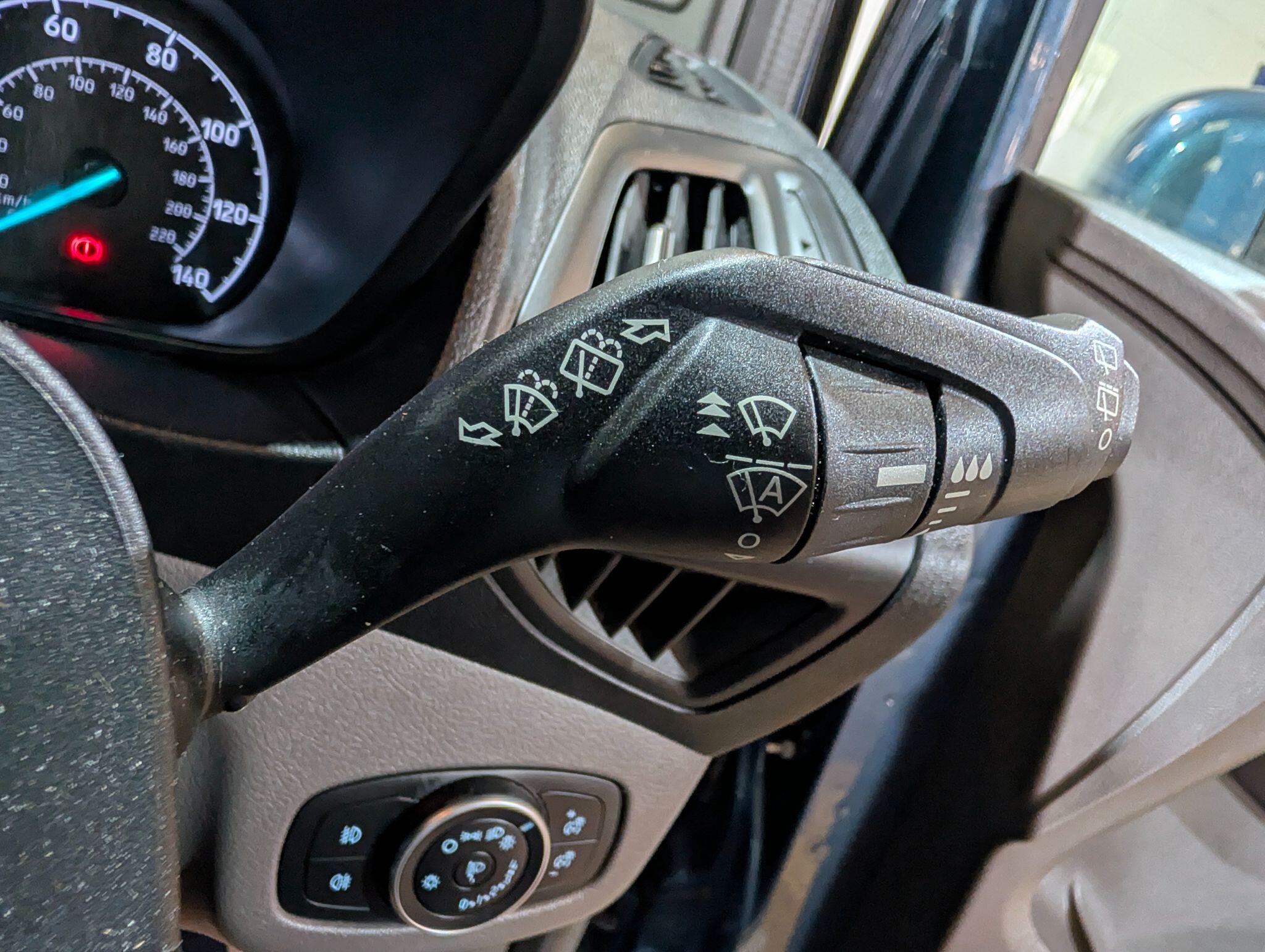 Ford Grand Tourneo Connect view 39
