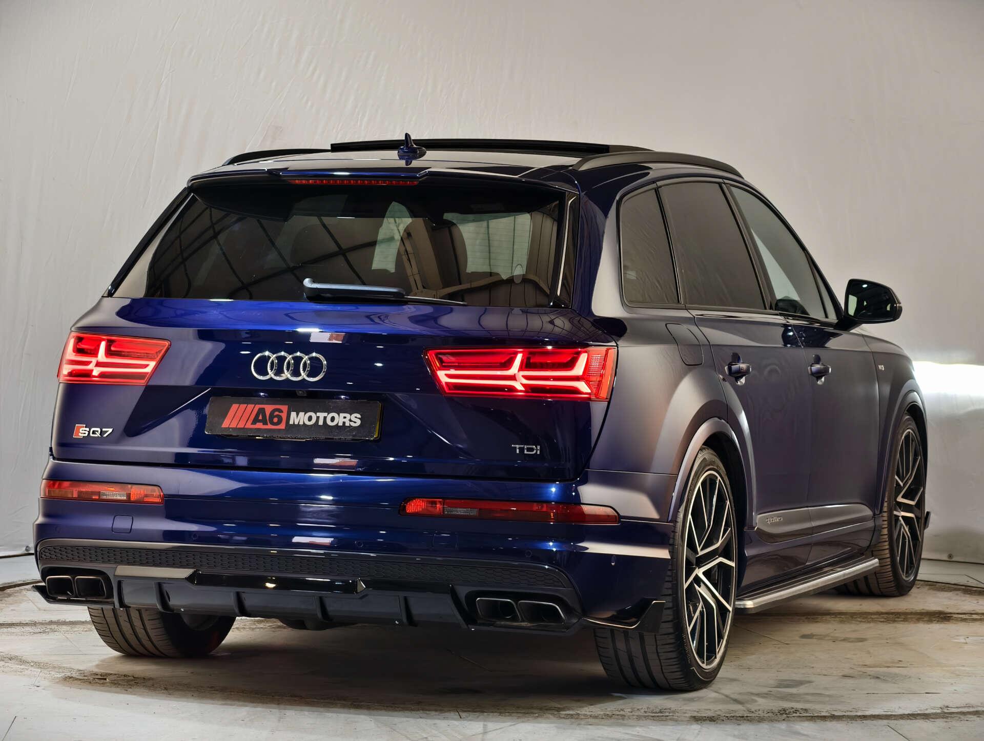 Audi SQ7 view 16