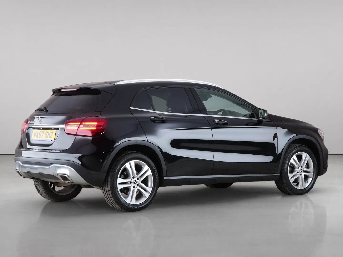 Mercedes-Benz Gla view 12
