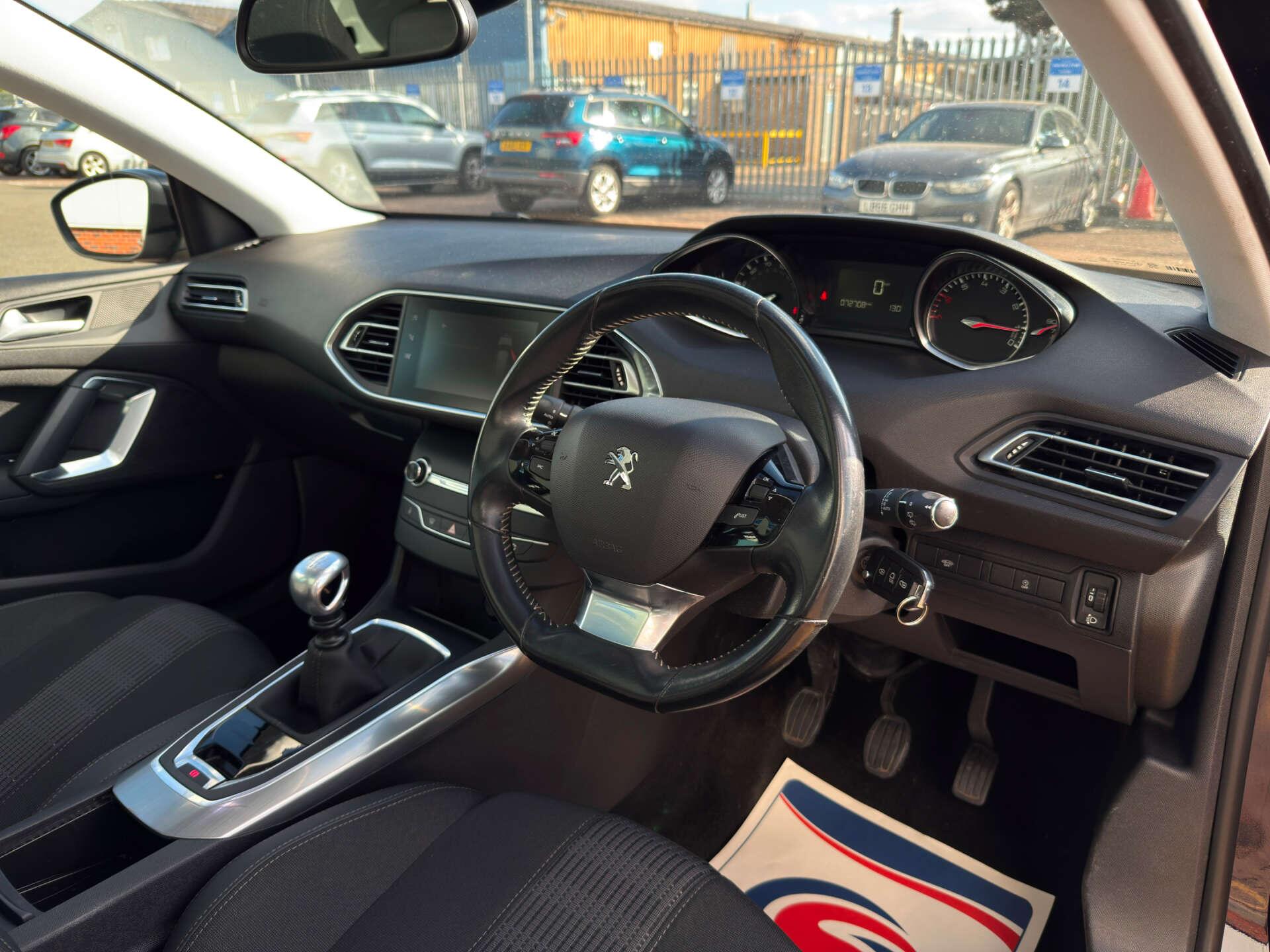 Peugeot 308 view 13
