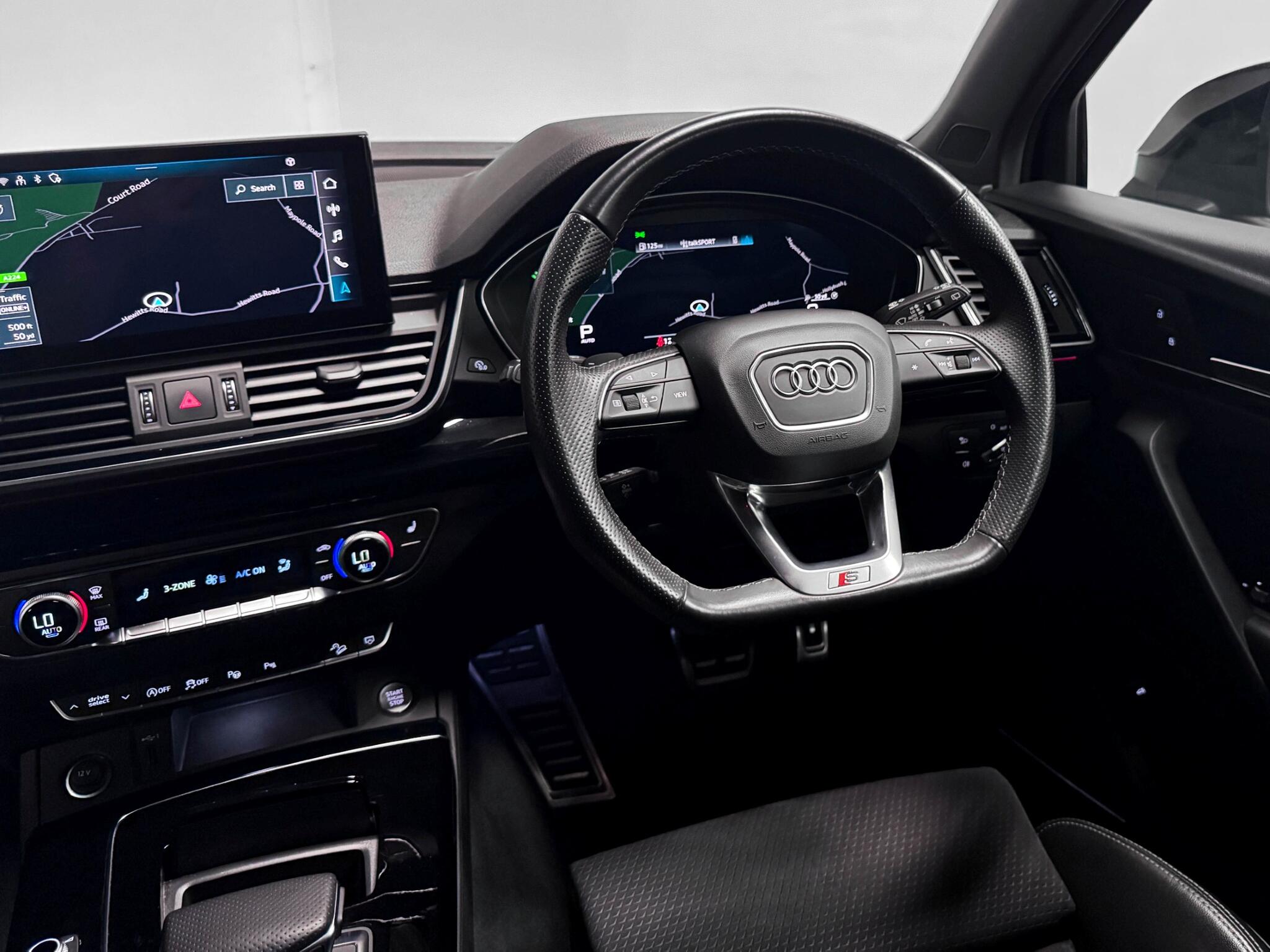 Audi Q5 view 16