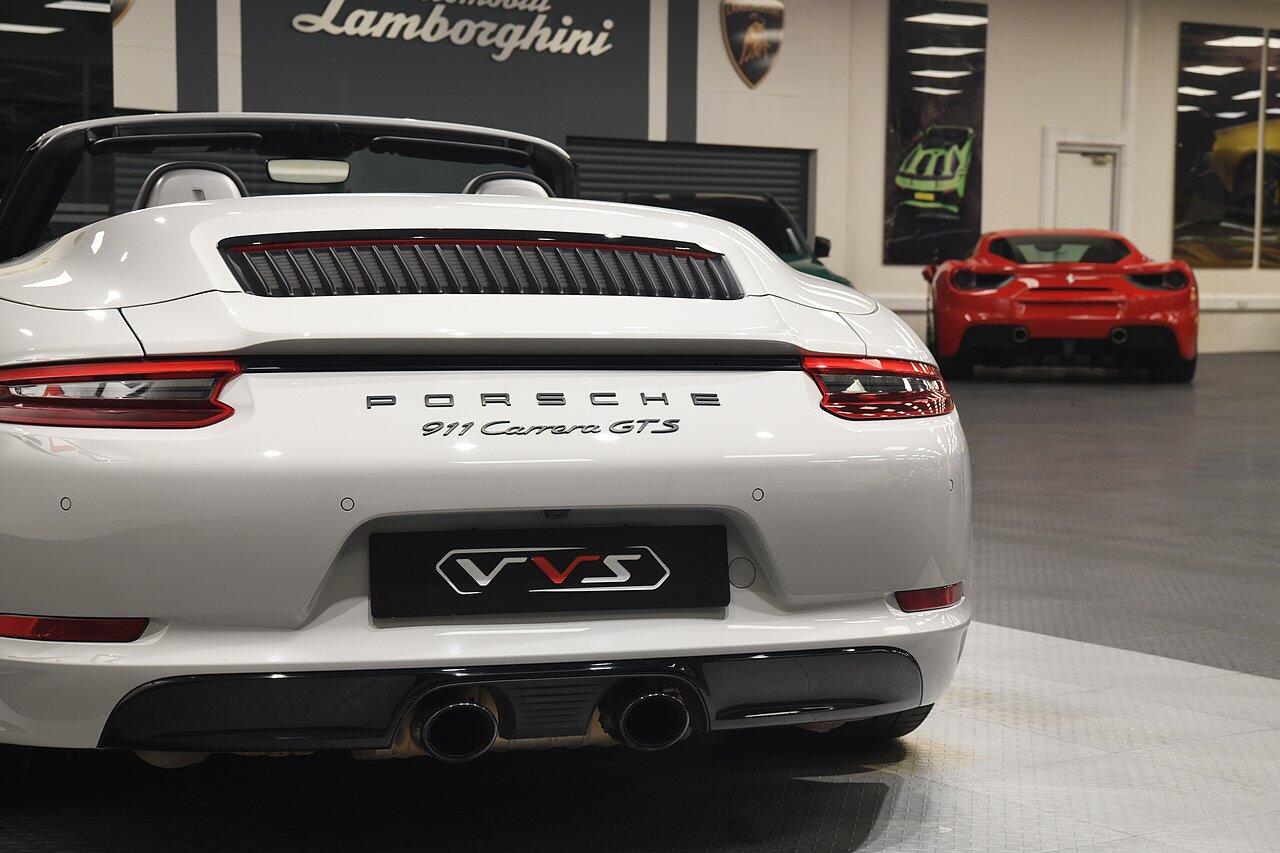 Porsche 911 view 42