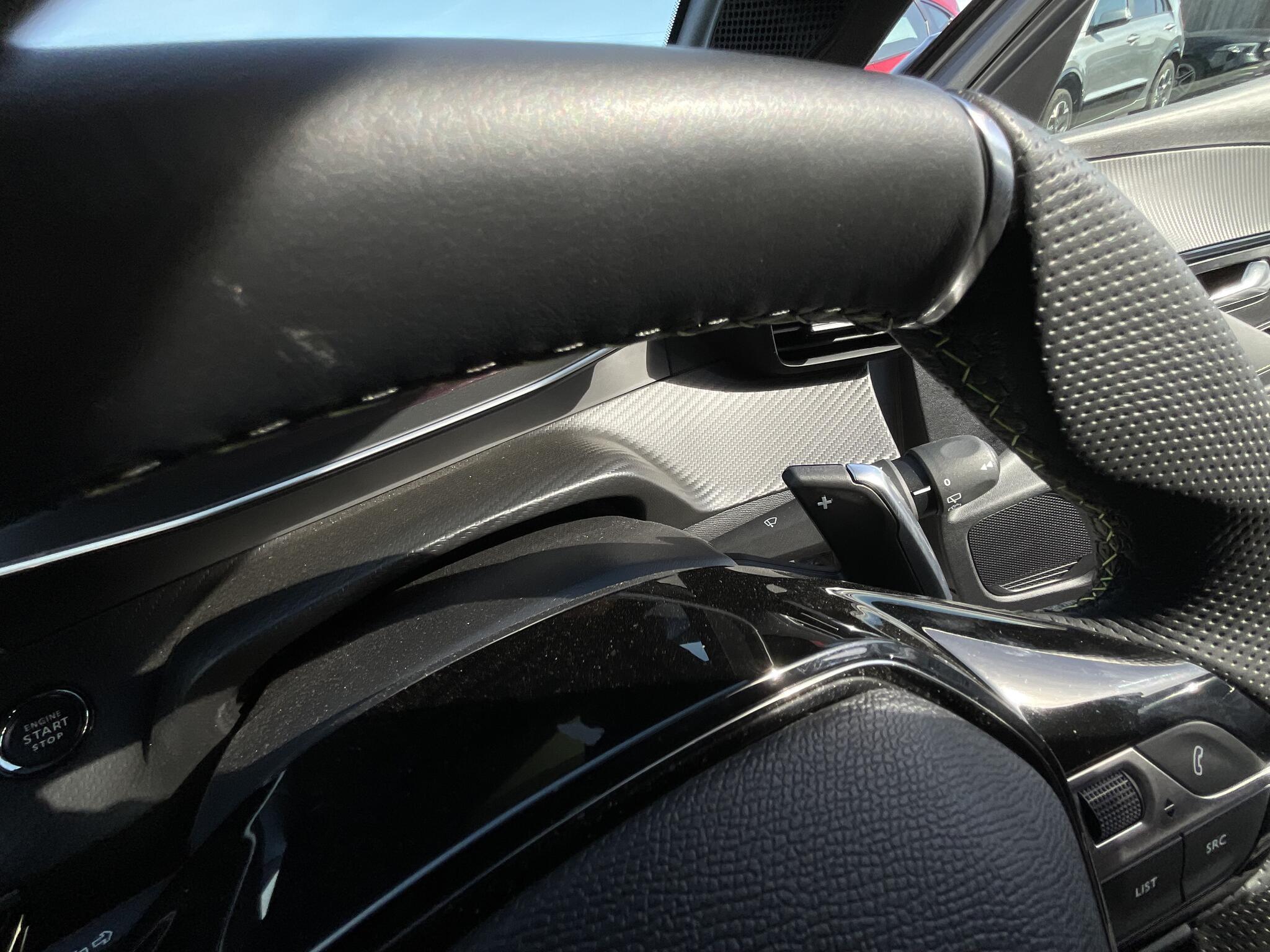 Peugeot 208 view 23