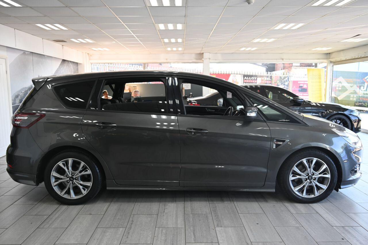Ford S-Max view 3