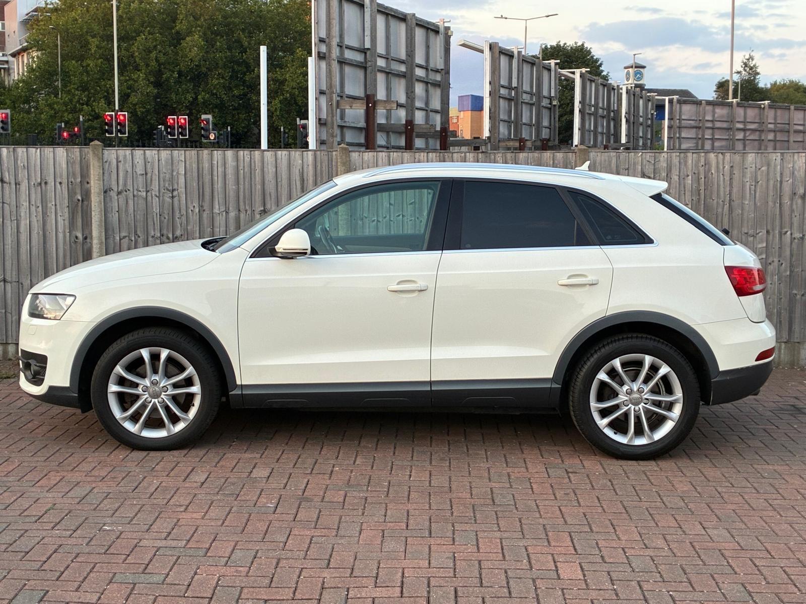 Audi Q3 view 8