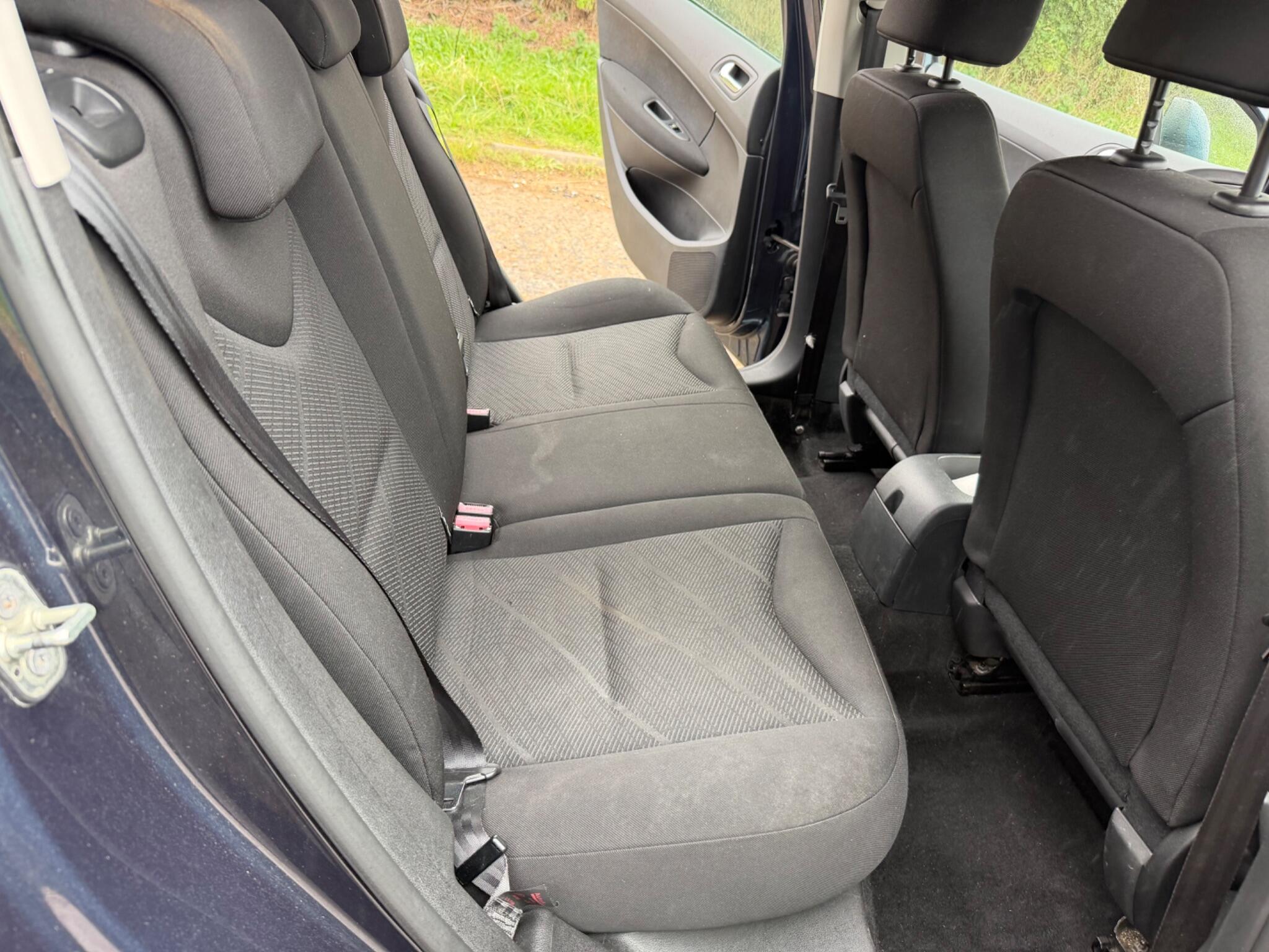 Peugeot 308 view 11