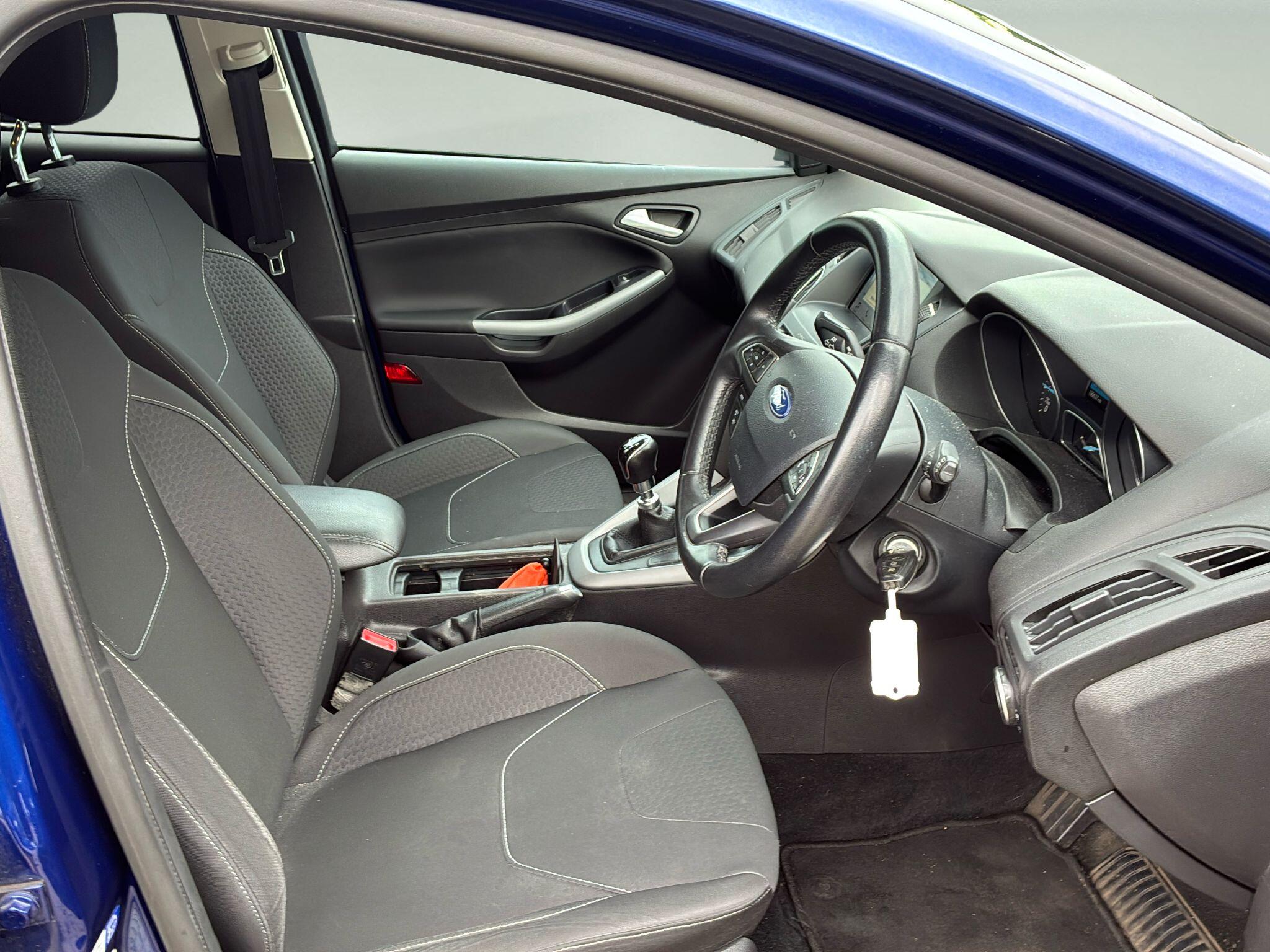 Ford Focus view 10