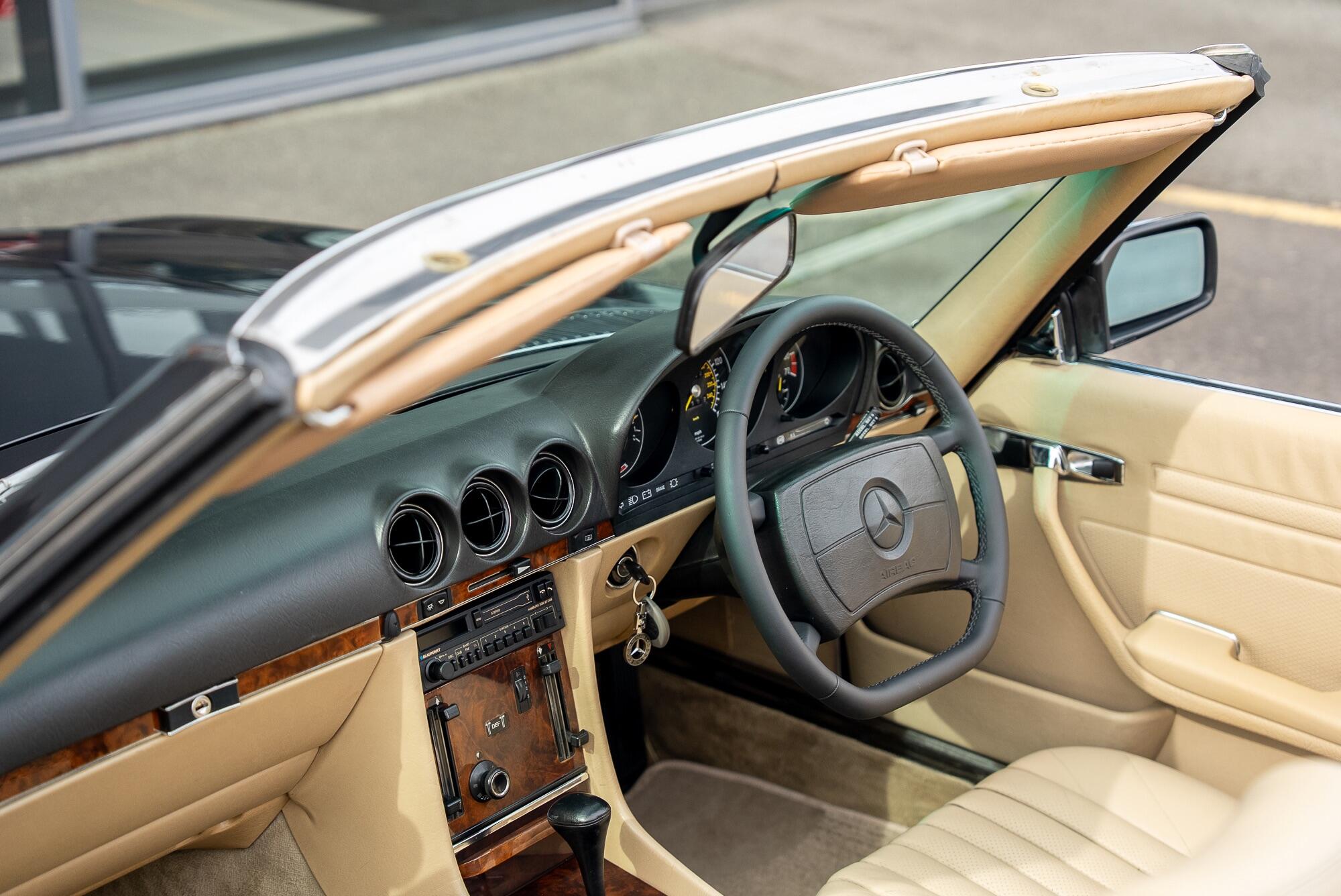 Mercedes-Benz 500 SL view 29