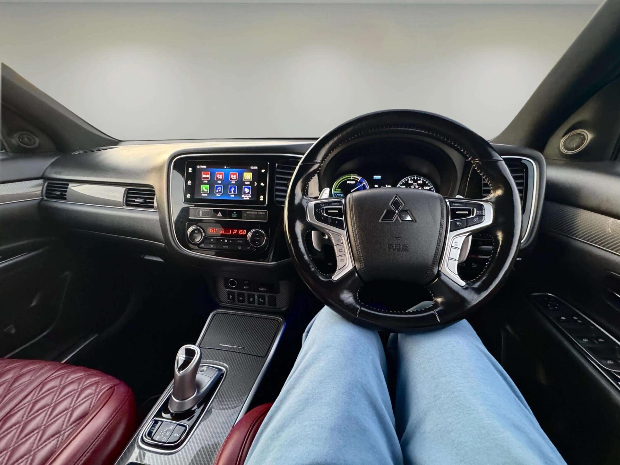 Mitsubishi Outlander view 28