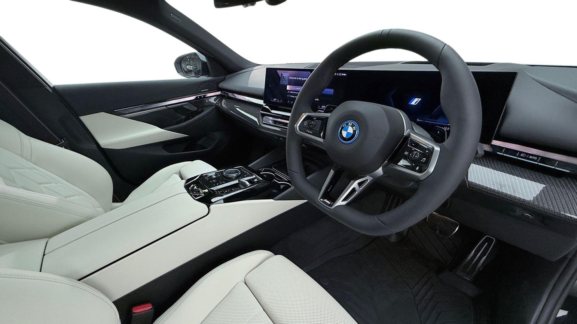 BMW 5 Series view 6