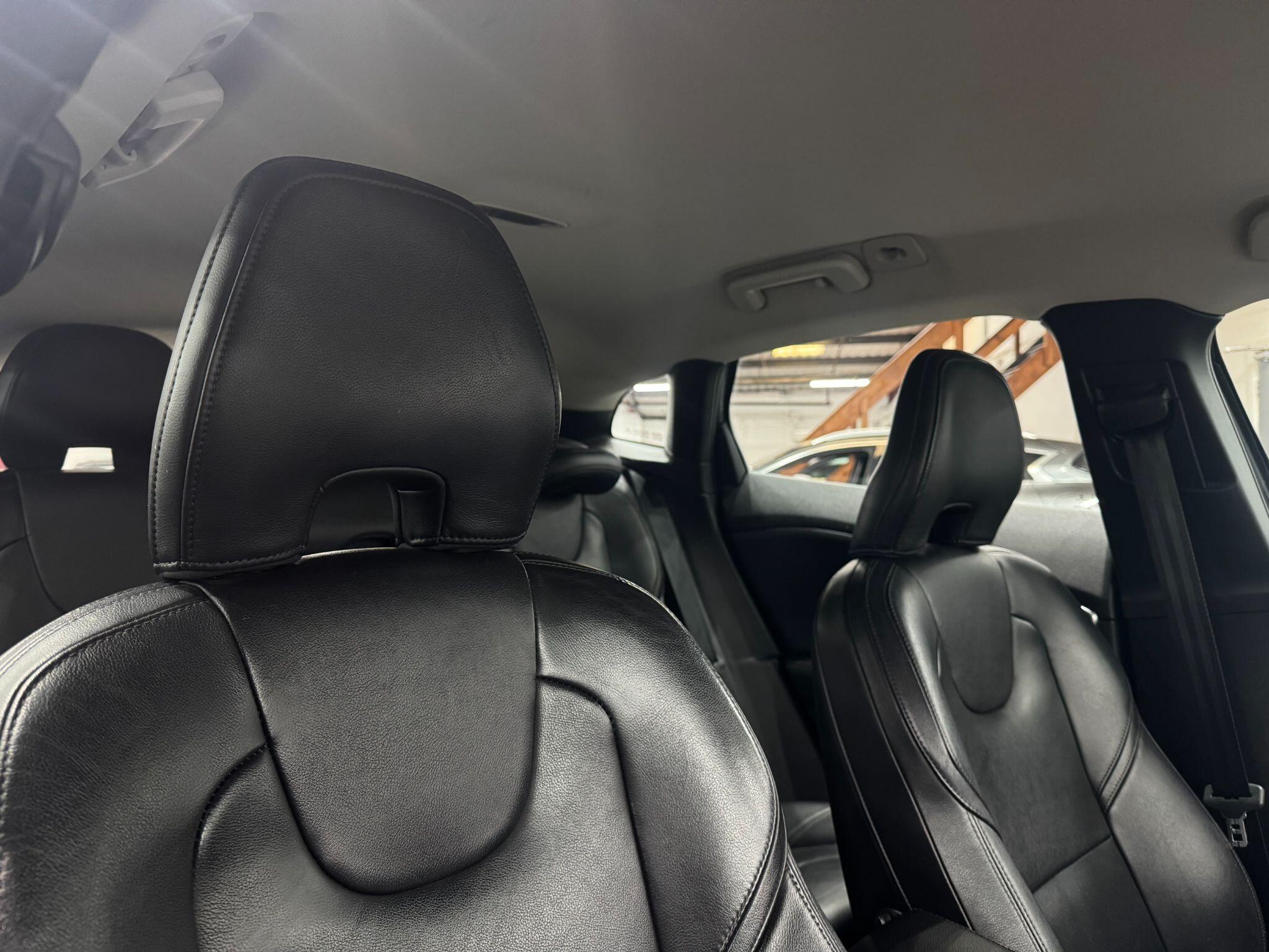 Volvo V40 view 20