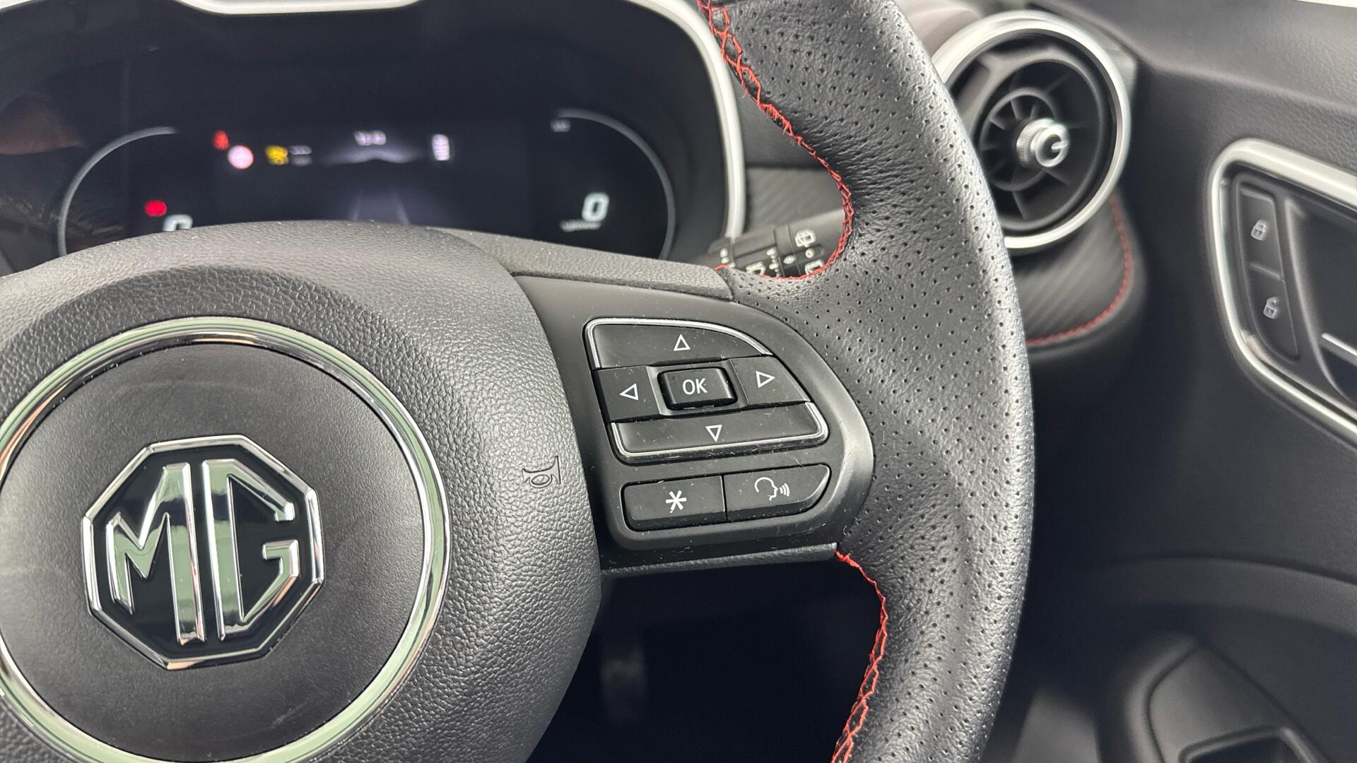 MG ZS view 39
