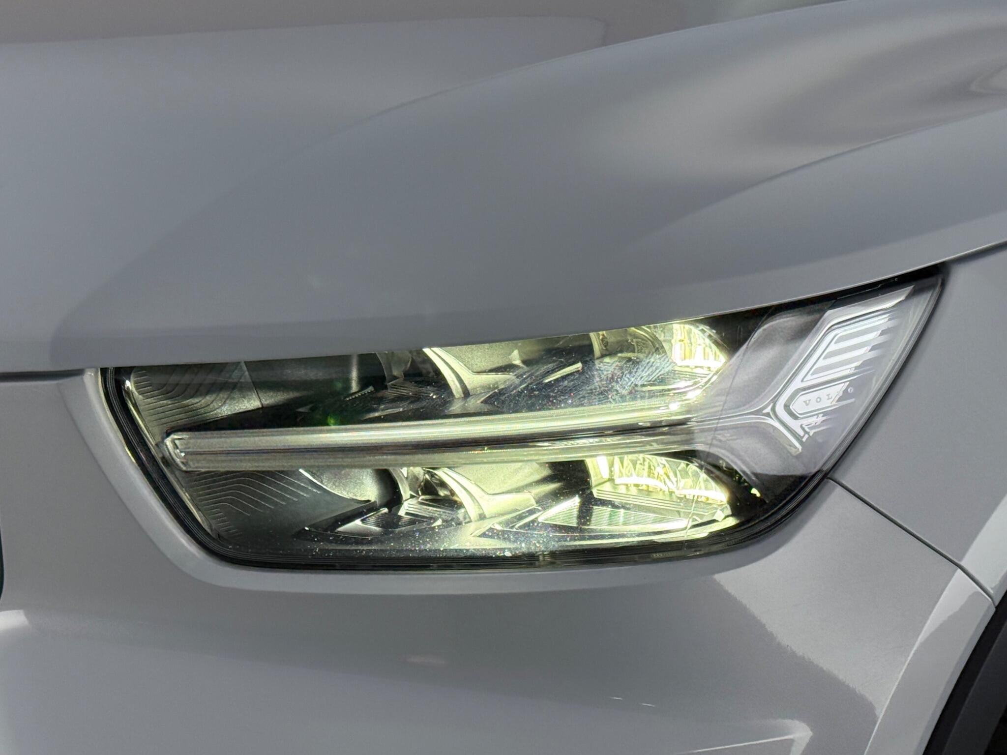 Volvo XC40 view 13