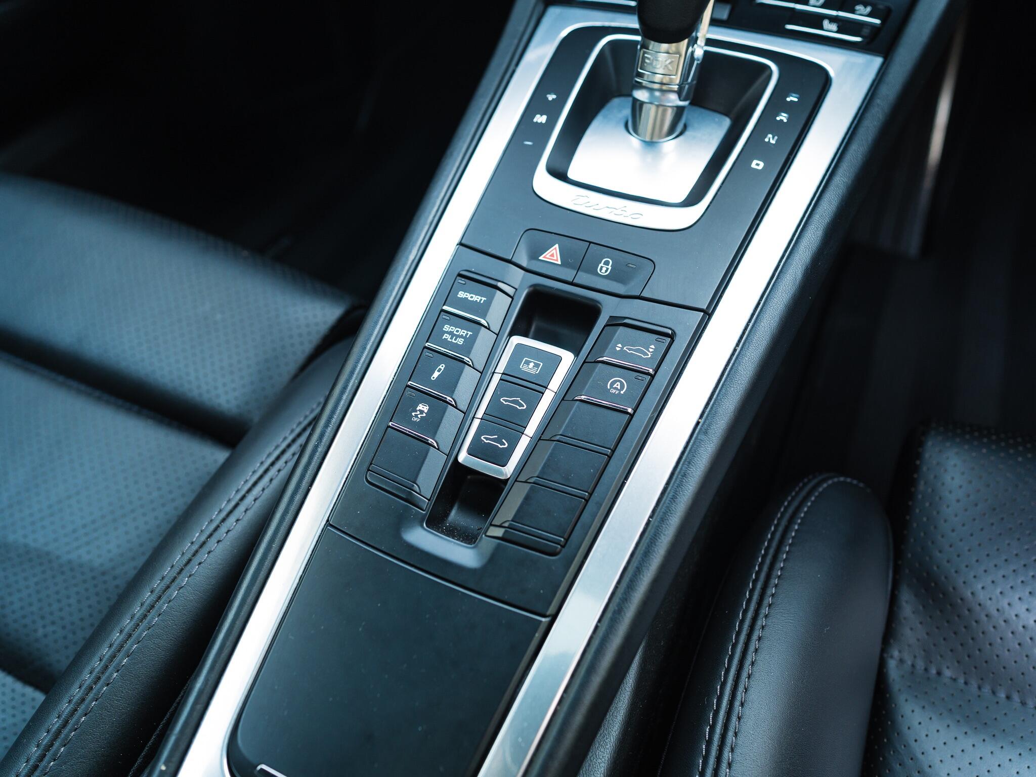 Porsche 911 view 23