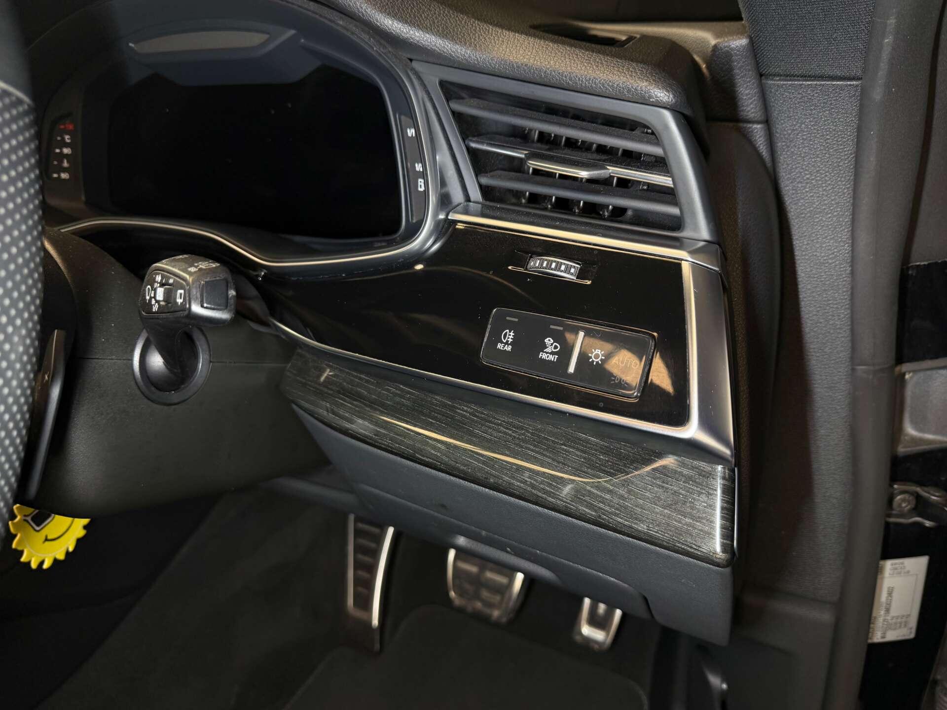 Audi Q8 view 31