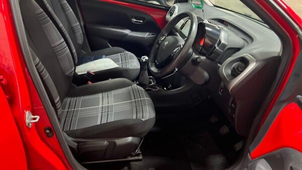 Peugeot 108 view 11