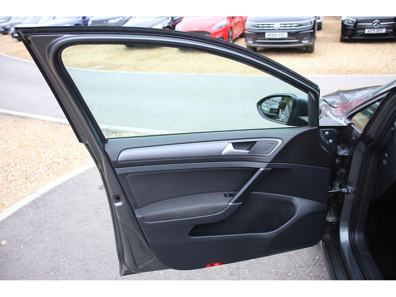 Volkswagen Golf view 39