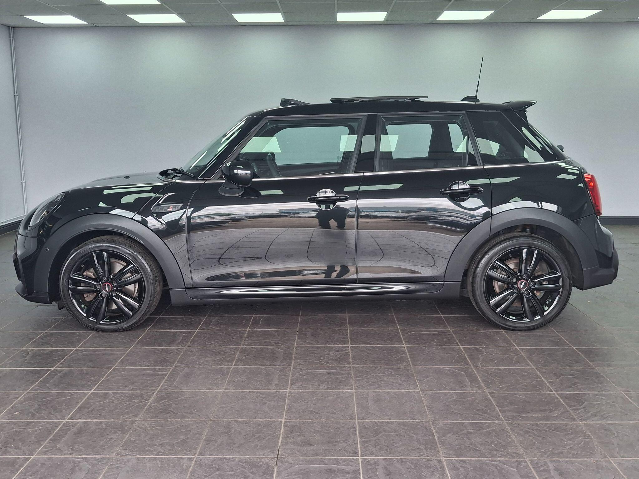 Mini Hatch view 11