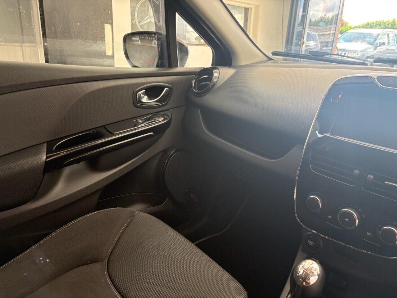 Renault Clio view 22