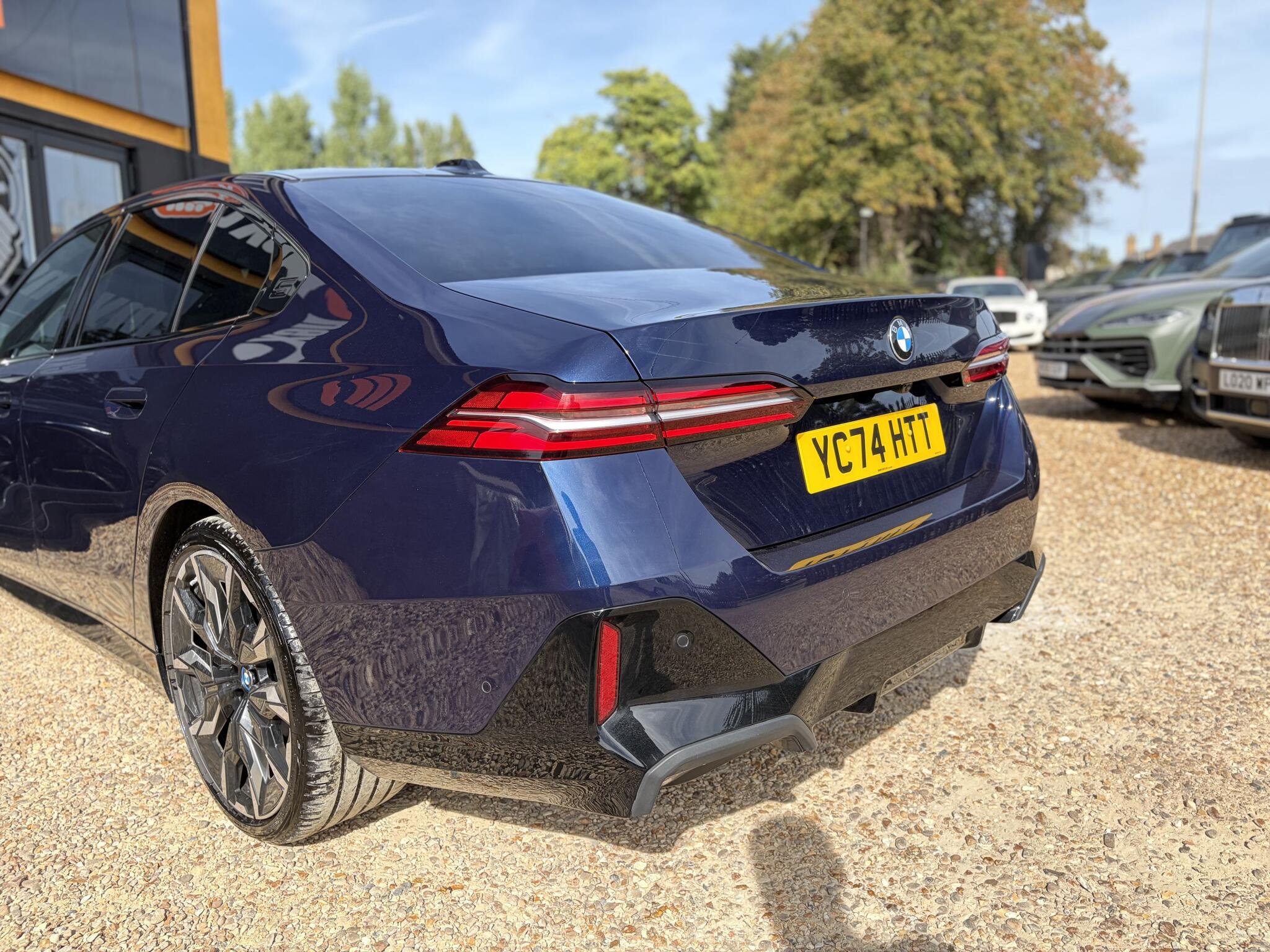 BMW 5 Series view 11