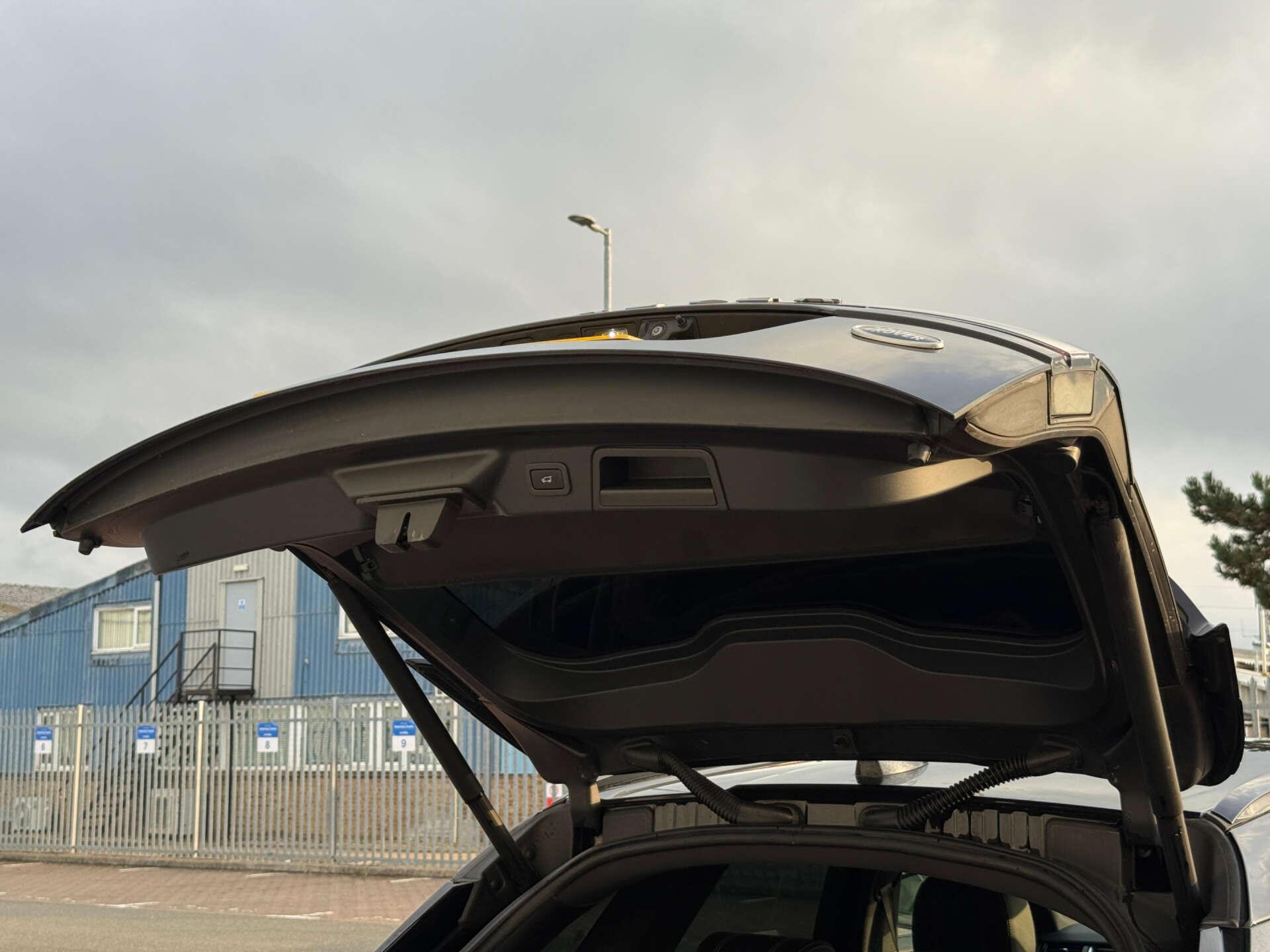 Land Rover Range Rover Velar view 36