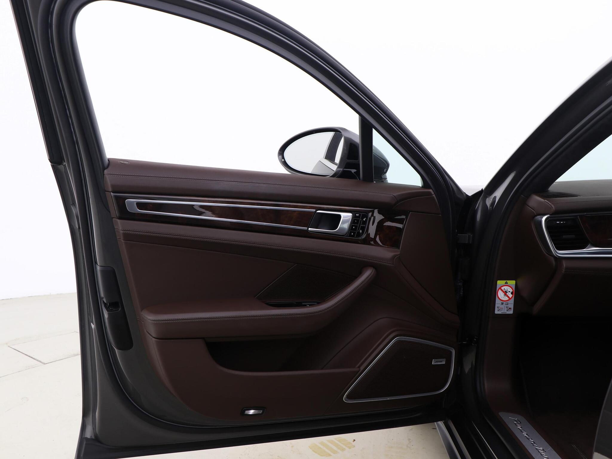 Porsche Panamera view 41