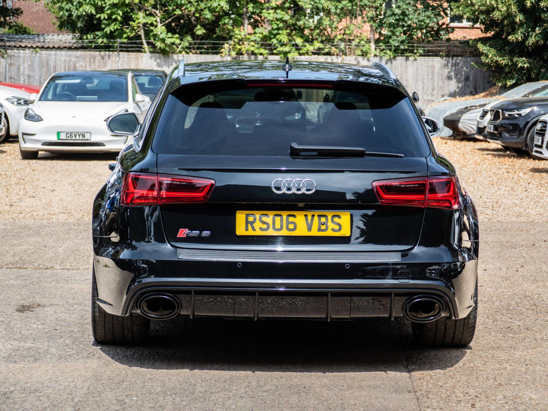 Audi RS6 Avant view 16