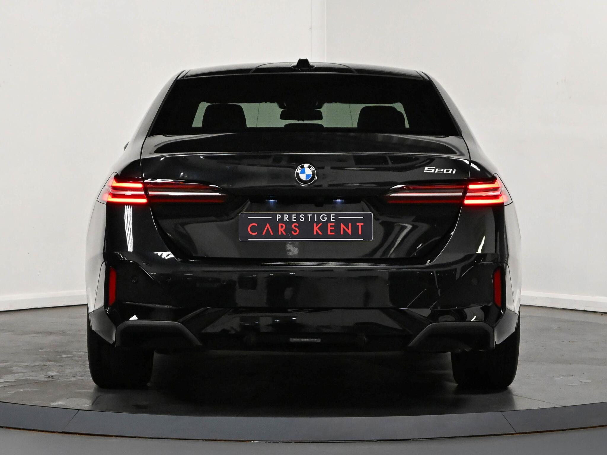 BMW 5 Series view 24