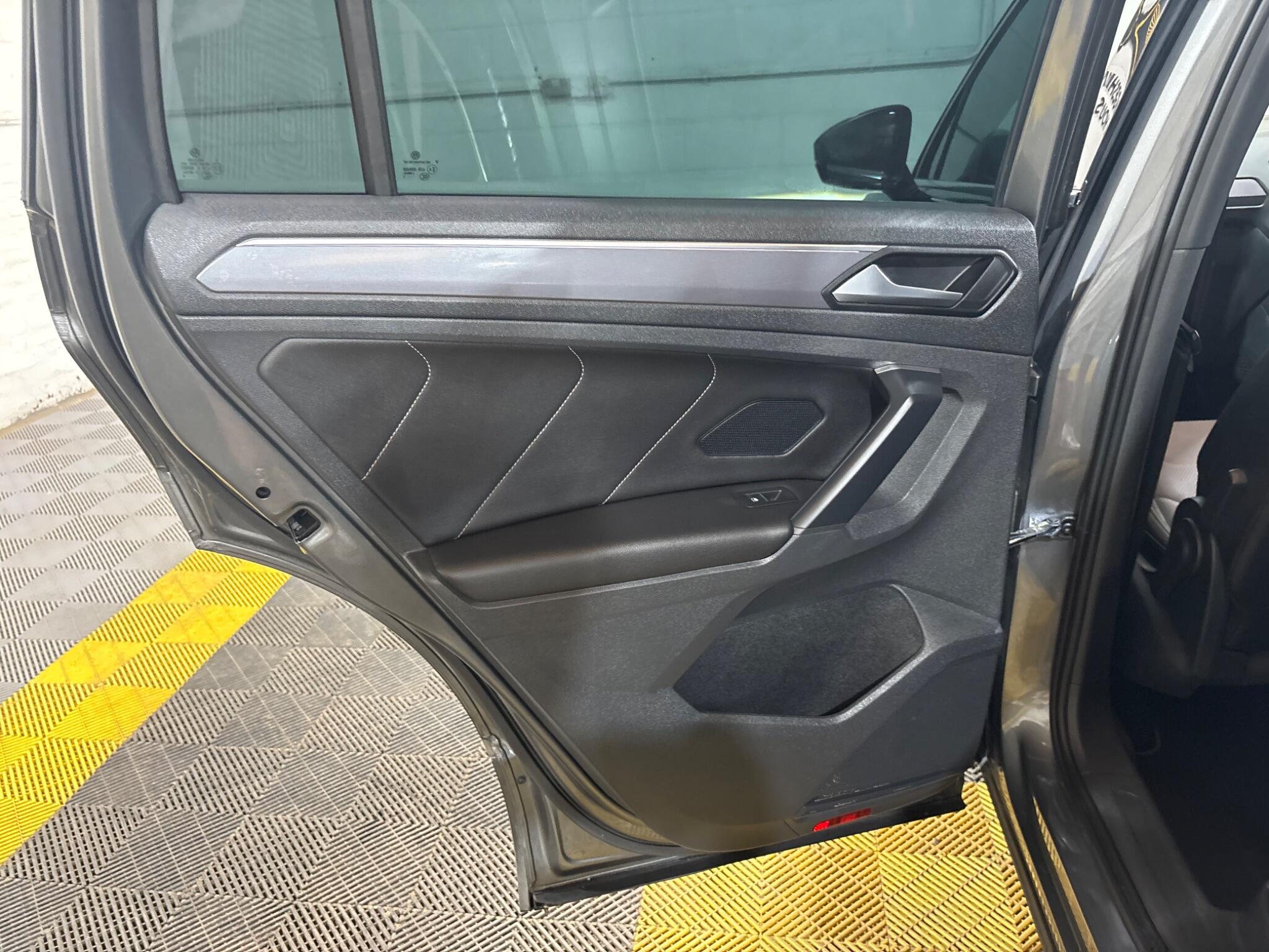 Volkswagen Tiguan view 45