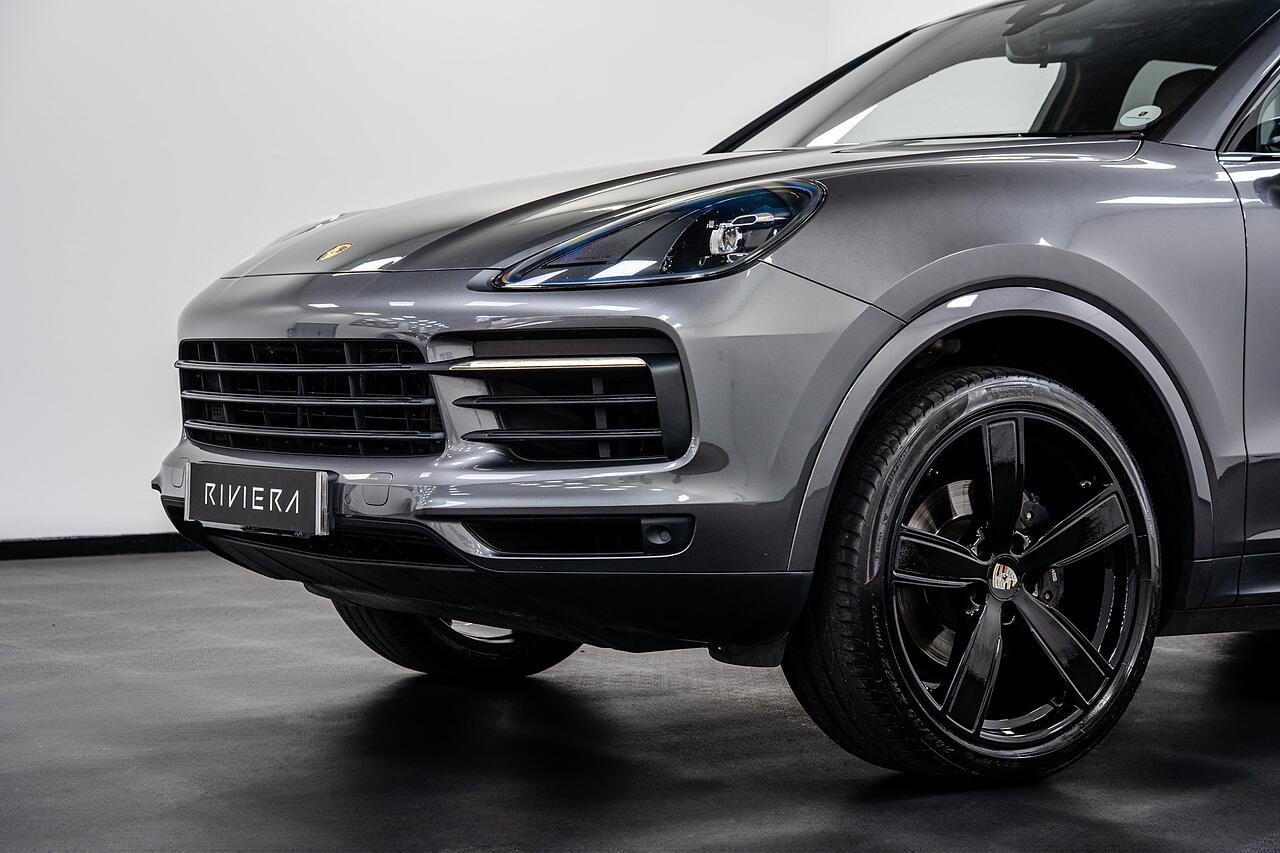 Porsche Cayenne view 27