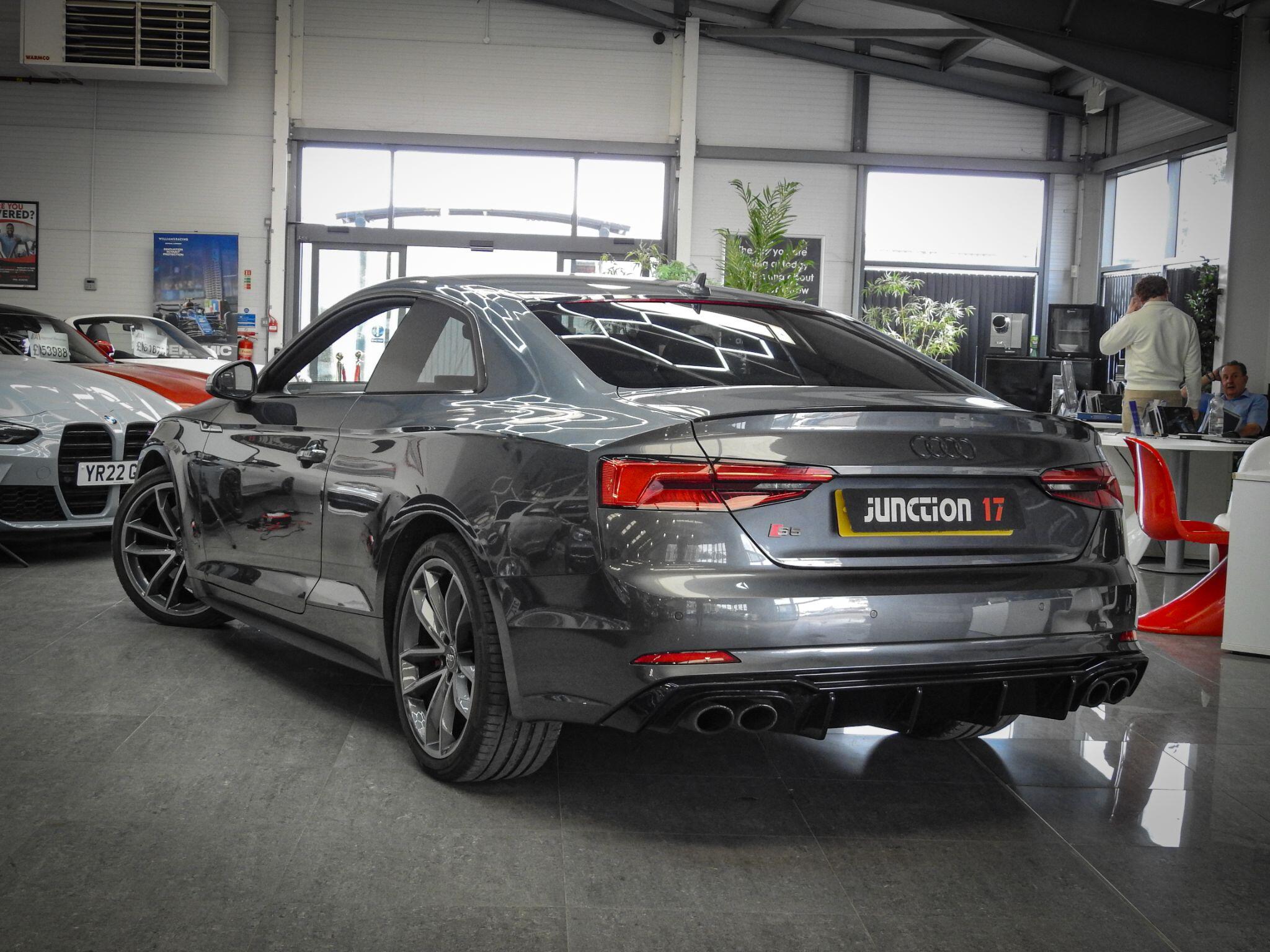 Audi S5 view 3