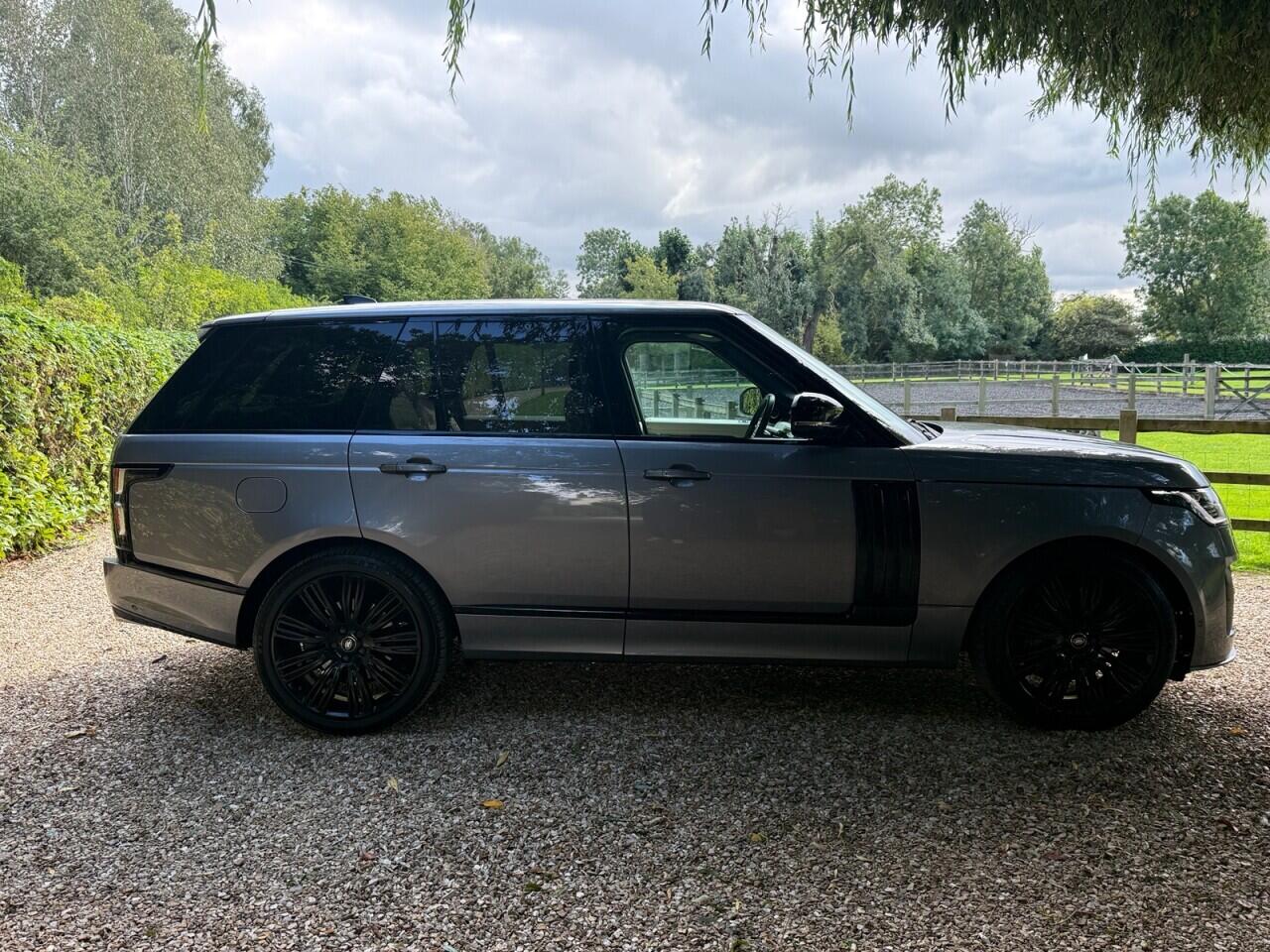 Land Rover Range Rover view 37