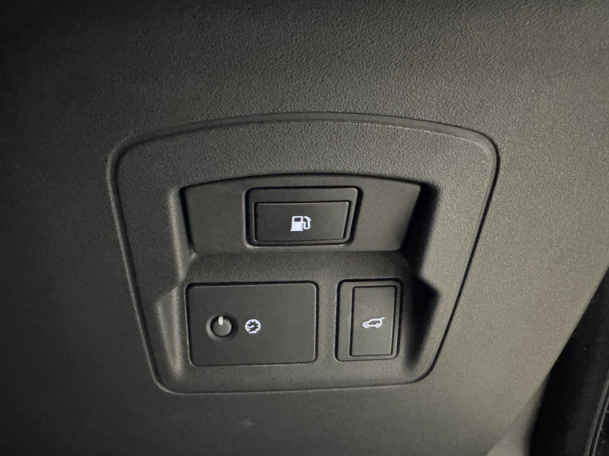 Land Rover Range Rover Velar view 13